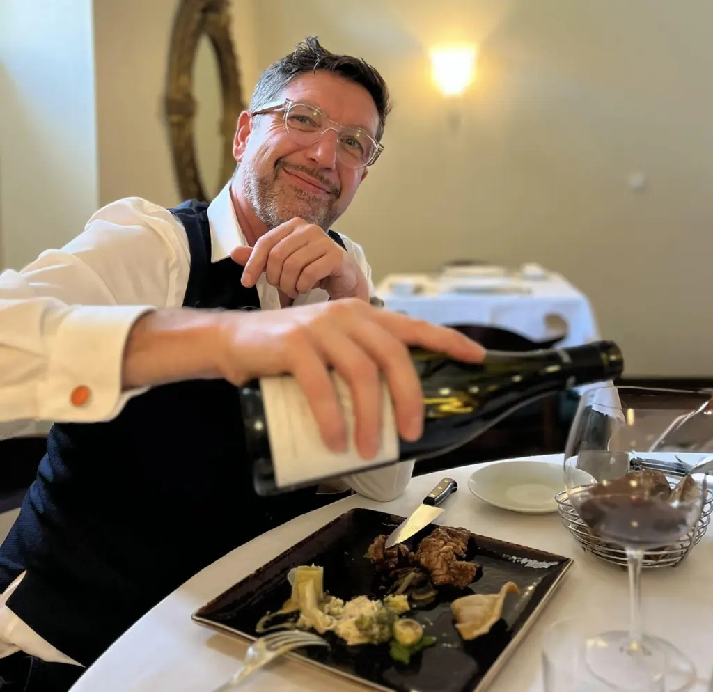 Photo de Emmanuel Velluet, commercial en vins.