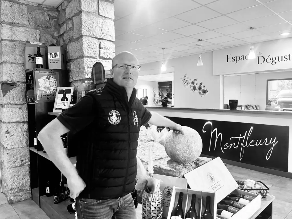 Kévin, responsable Boutique du Caveau des Vignerons de Montfleury